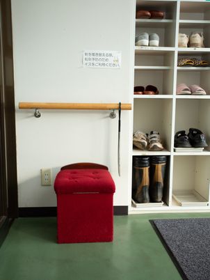 玄関に置かれた靴箱