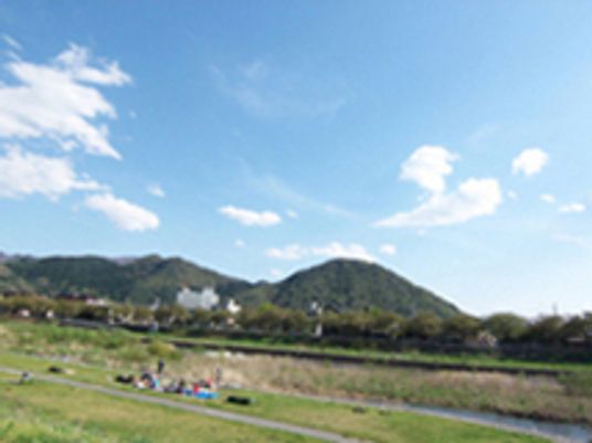 青空の広がる風景