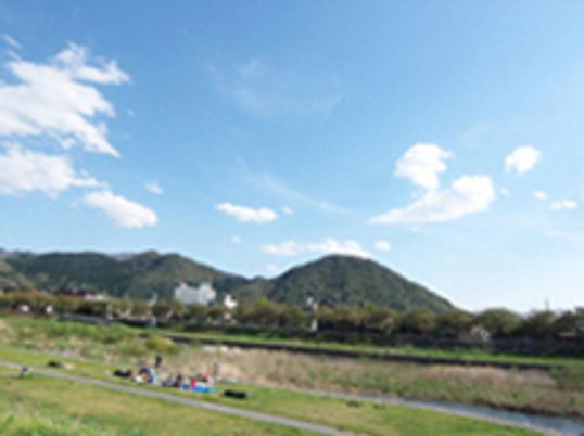 青空の広がる風景