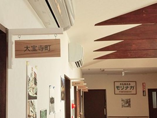 案内表示のある廊下