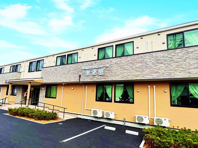 清潔感ある施設の外観 外観 新しい外観が印象的な場所では、快適な環境が皆様をお迎えします。