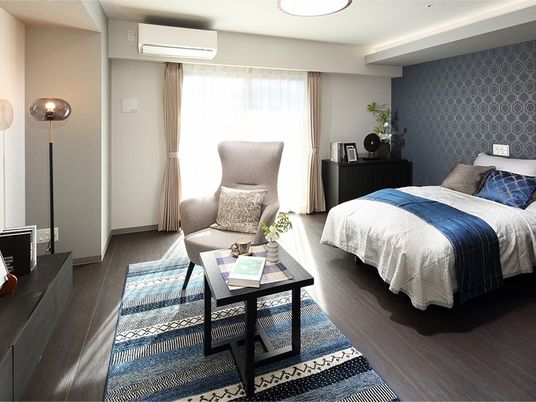 開放感あるモダンラウンジ