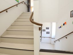 明るい階段の様子