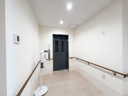 明るい廊下の様子