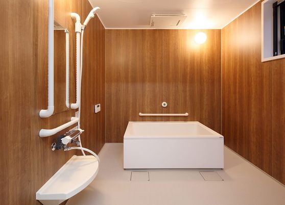 清潔な介護用浴室