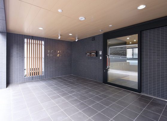 モダンなエントランス空間
