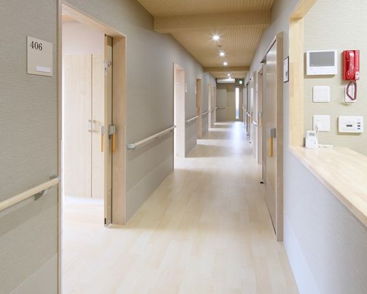 清潔感のある明るい廊下