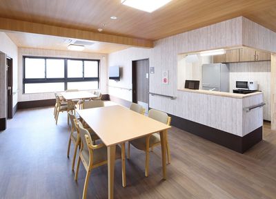 広々とした共有ダイニング