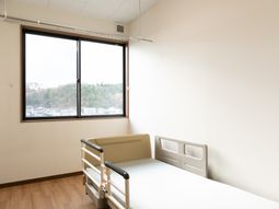 快適な居室のベッド