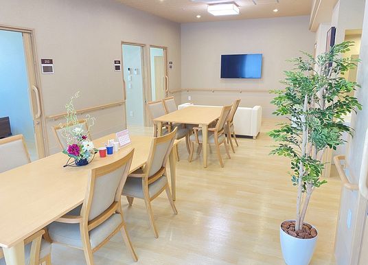 明るいダイニングの職場