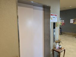 静かなエレベーター