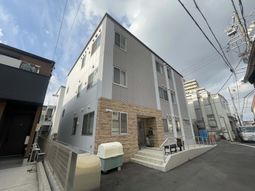 3階建ての建物外観
