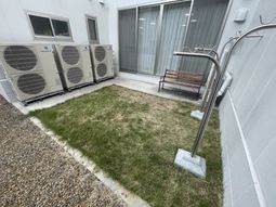 芝生がある中庭