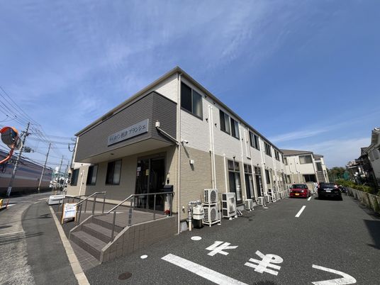 落ち着いた雰囲気の外観