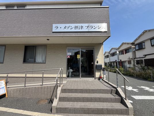 施設の正面玄関