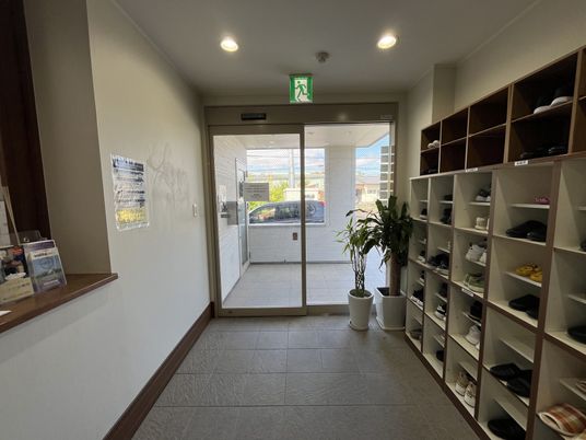 シンプルな入口付近