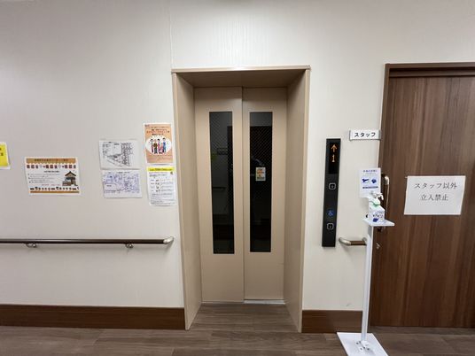1階のエレベーター