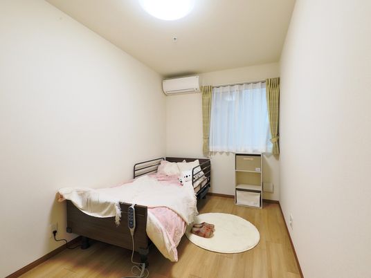 整った居室でのお仕事