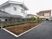施設外観と庭の景観