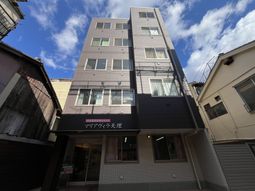 高層の建物外観