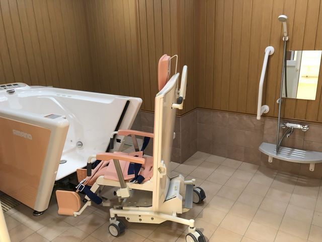 介助用リフト付き浴室 浴室 介助しやすい工夫がされた浴室です。スキルアップにも繋がる環境で働きませんか？