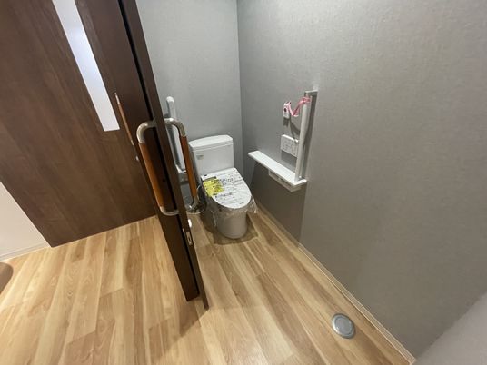 手すり付き廊下の角