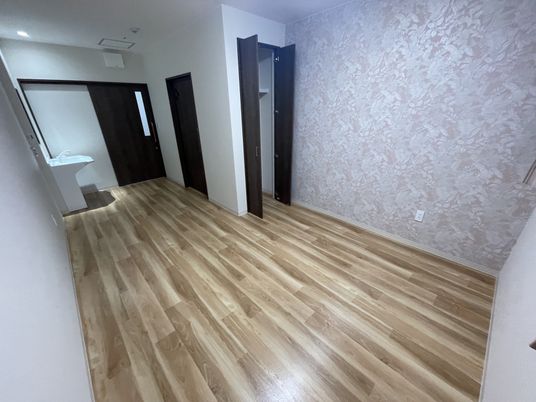 明るい居室への通路