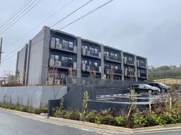 近代的な建物外観