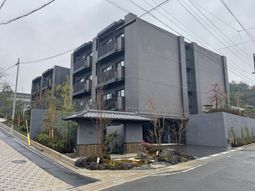 モダンな建物の外観