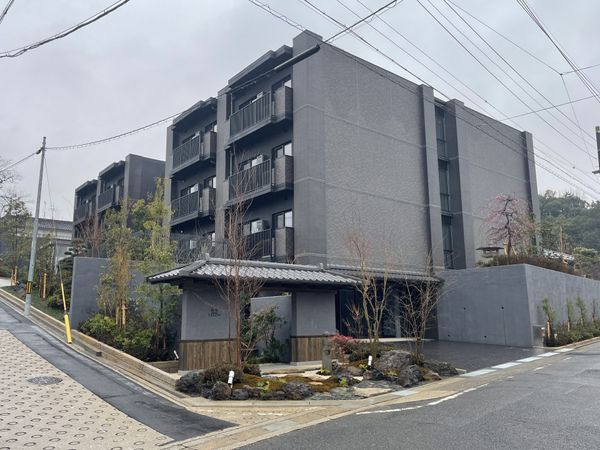 モダンな建物の外観