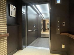 エレベーター内