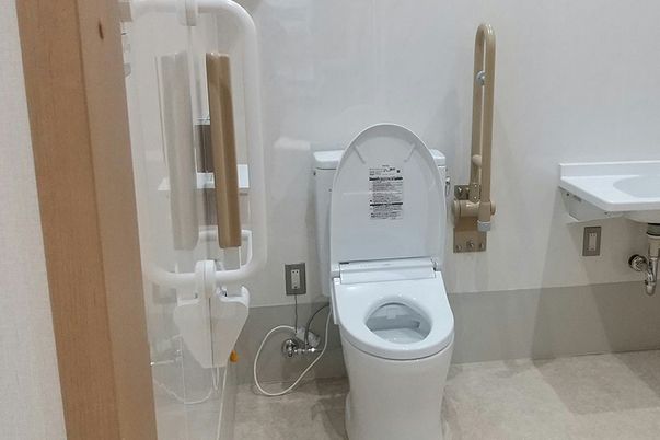 手すり付きトイレ