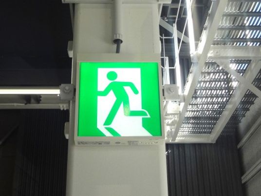 避難誘導灯の看板  