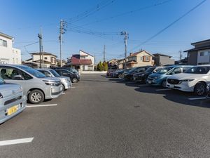 広々とした駐車場