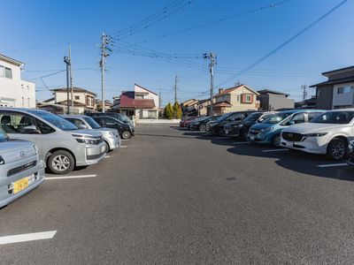 広々とした駐車場