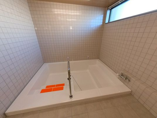 シンプルな浴場