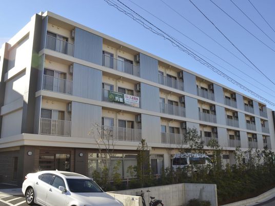 開放的な建物外観