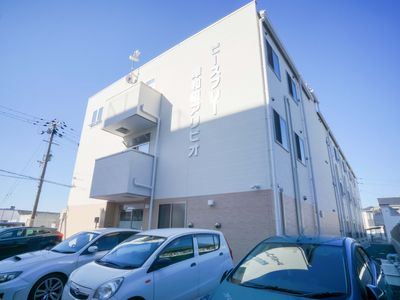 スタッフ募集の施設外観