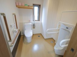 バリアフリー設計のトイレ