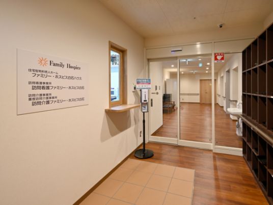 明るく清潔なエントランス