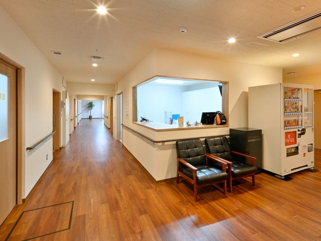 広々とした廊下 廊下 清潔で広々とした廊下が、働く環境の良さを感じさせます。