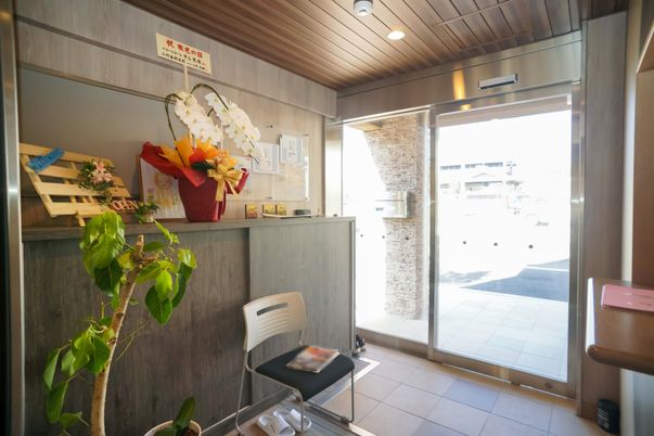 木目調のフロントエリア