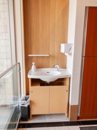 清潔な洗面台のある空間