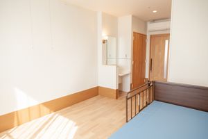 明るく広々とした居室