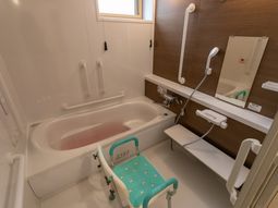 サポート充実の浴室