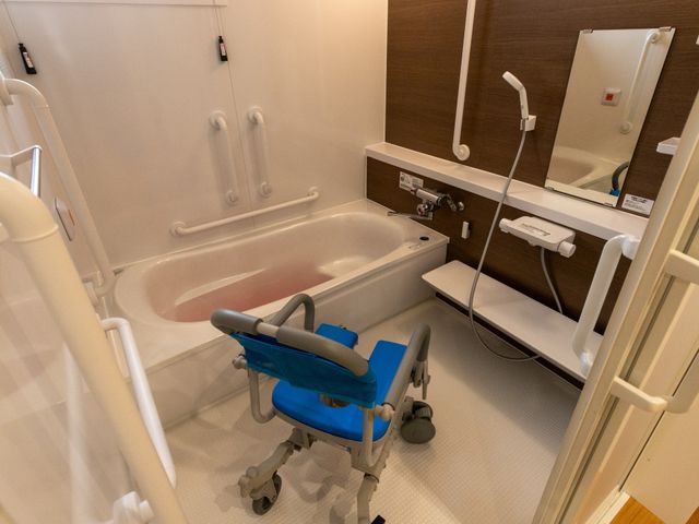 利用者支援の浴室 浴室 優れた介護環境を提供するこの施設で、入居者様の日々の生活をサポートしていただけませんか。