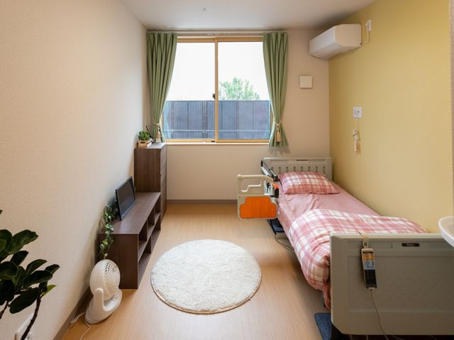 整備された居室環境 居室 清潔で明るい居室の環境が整っており、利用者さまの快適な暮らしを支えるお手伝いができます。
