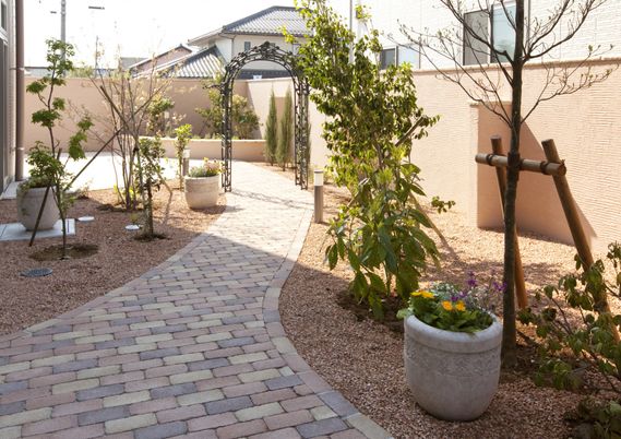 手入れされた中庭