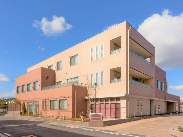 清潔感のある外観 外観 広々とした落ち着いた色合いの建物で、質の高い介護サービスを提供しませんか。