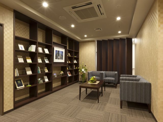快適な空間のスタッフラウンジ ラウンジ 居心地の良いラウンジスペースです。働くスタッフの憩いの場としてご利用いただけます。